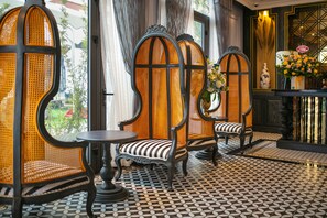Lobby sitting area - The Secret HaLong Hotel (Ha Long)