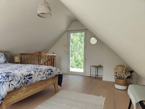 3 sovrum, skrivbord, strykjärn/strykbräda och gratis wi-fi