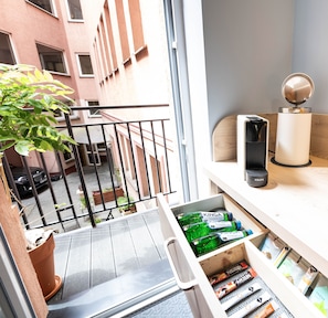 Comfort Room, Non Smoking, Balcony | Living area