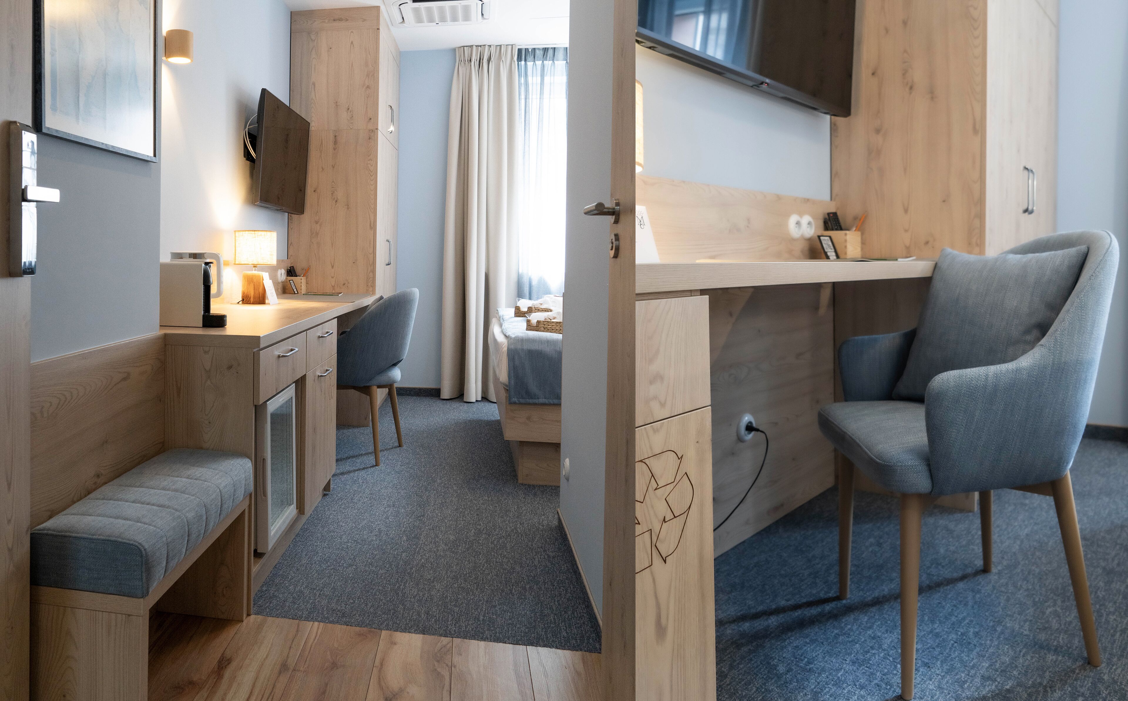 Habitación estándar, para no fumadores, en esquina | Sábanas de algodón egipcio y ropa de cama de alta calidad 