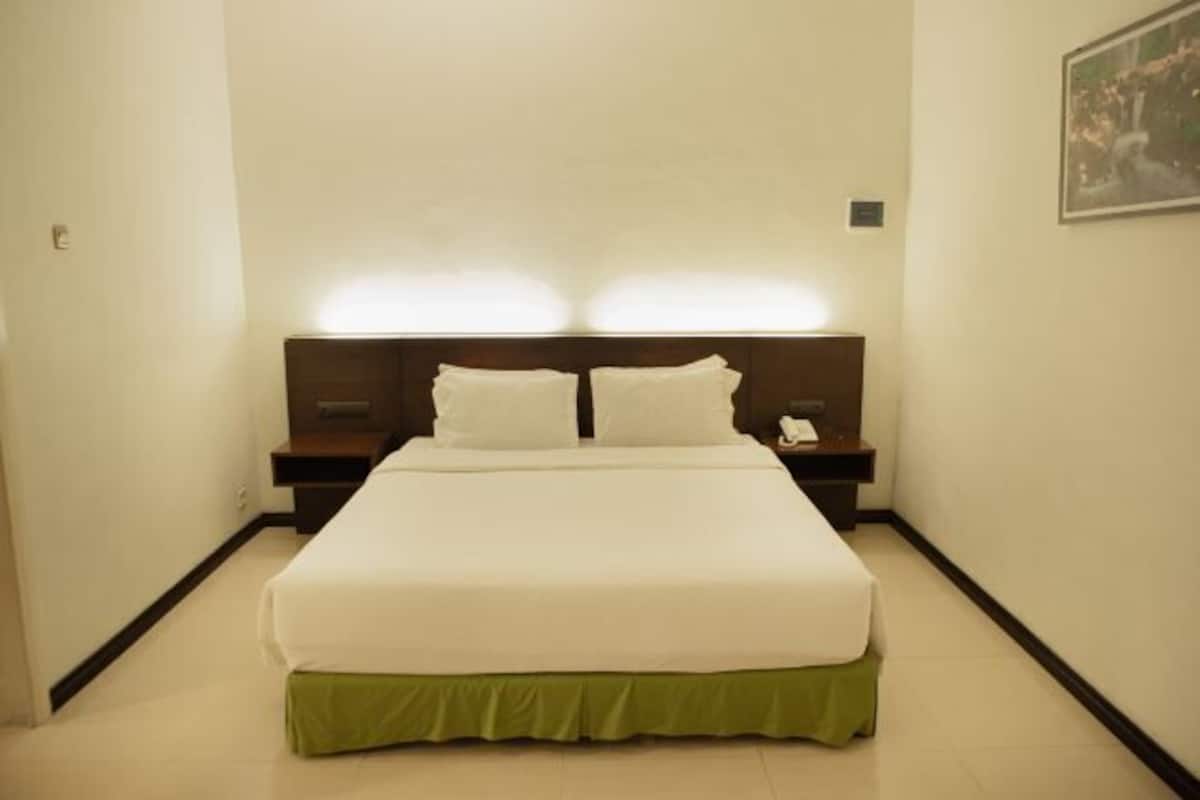 In-room safe, free WiFi