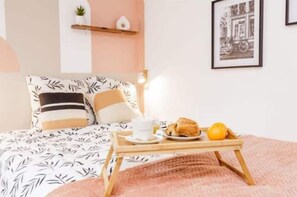 Skrivbord, strykjärn/strykbräda, gratis wi-fi och sängkläder