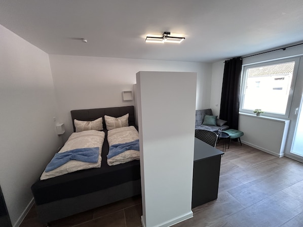 1 bedroom, desk, free WiFi, bed sheets