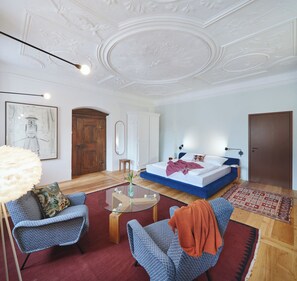 Design-Doppelzimmer, 1 King-Bett, Nichtraucher, Badewanne | Hochwertige Bettwaren, individuell dekoriert, individuell eingerichtet