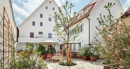 Engelwirt Hotel & Apartments