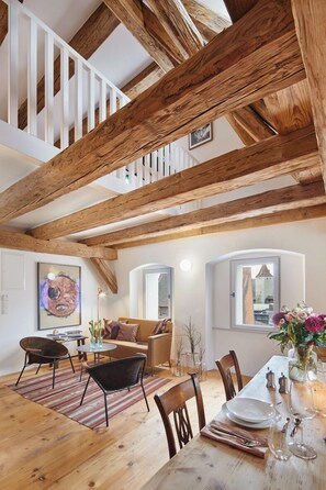 Design Duplex, 1 Queen Bed with Sofa bed, Non Smoking, Allergy Friendly | In-room dining - Engelwirt Hotel & Apartments (Berching)