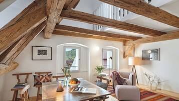 Design Duplex, 1 King Bed with Sofa bed, Non Smoking, Allergy Friendly | Premium bedding, individually decorated, individually furnished