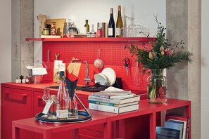 Design Apartment, 1 Queen Bed, Non Smoking, Allergy Friendly | Private kitchen | Highchair, cookware/dishes/utensils, eco-friendly cleaning products - Engelwirt Hotel & Apartments (Berching)