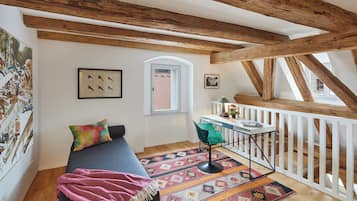 Design Duplex, 1 Queen Bed with Sofa bed, Non Smoking, Allergy Friendly | 1 bedroom, premium bedding, individually decorated