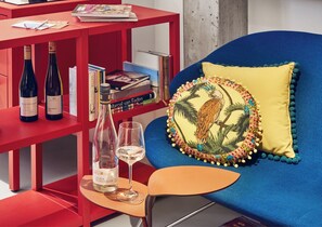 Design Apartment, 1 Queen Bed, Non Smoking, Allergy Friendly | Living area - Engelwirt Hotel & Apartments (Berching)