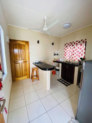 Private kitchen - Oceanic View Apartments (Mahé Island)