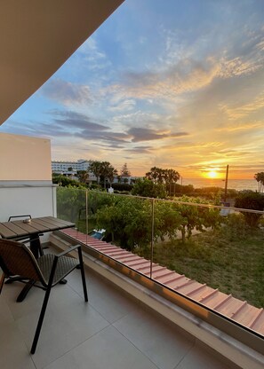 Outdoor dining - Midoya Family Apartment  - Sea View (Rethymno)