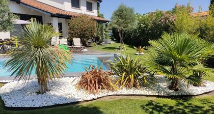 đŽđ” Villa au calme avec piscine 4x9m Ă proximitĂ© d'une base de loisirs avec lac