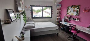 3 chambres, fer et planche à repasser, Wi-Fi, draps fournis