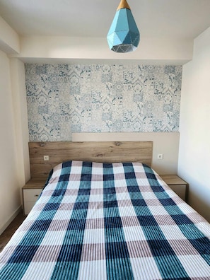 1 habitación, tabla de planchar con plancha, wifi y ropa de cama