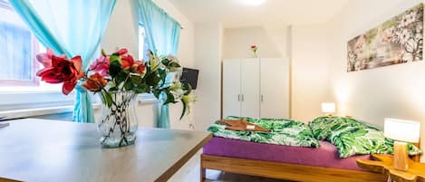 1 chambre, fer et planche à repasser, Wi-Fi, draps fournis