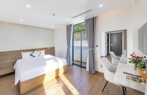 Deluxe-Doppelzimmer, Balkon | Minibar, Schreibtisch, Verdunkelungsvorhänge, schallisolierte Zimmer