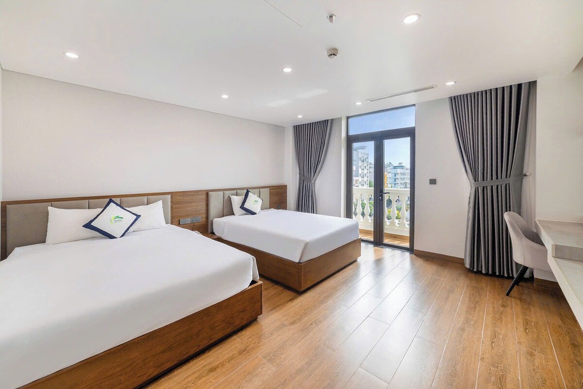 Deluxe Room, 2 Single Beds, Balcony | Minibar, desk, blackout curtains, soundproofing