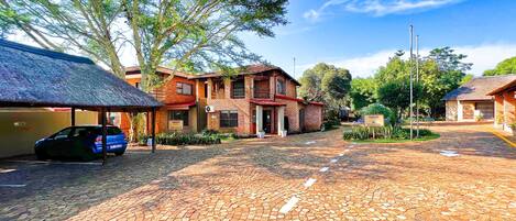 Entrada de la propiedad