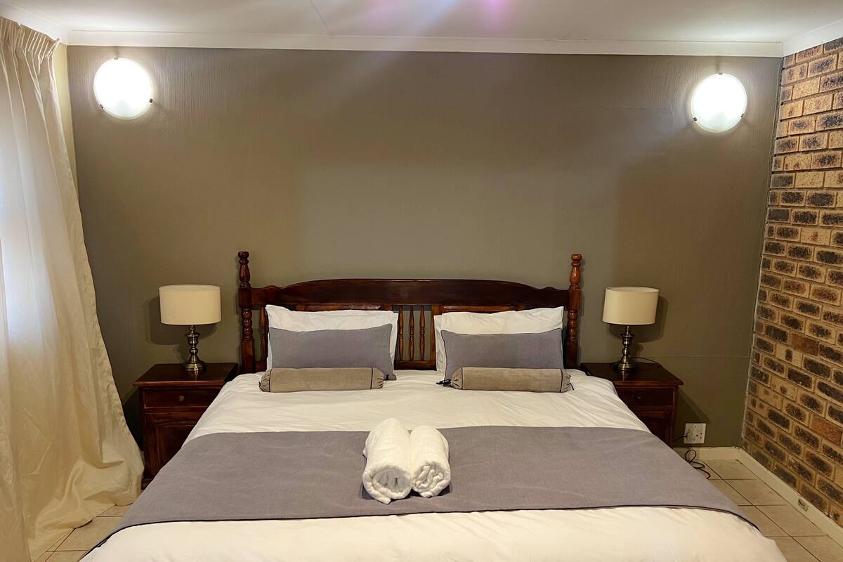1 bedroom, in-room safe, individually decorated, individually furnished