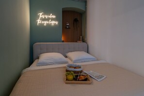 1 Schlafzimmer, Schreibtisch, Bügeleisen/Bügelbrett, Reisekinderbett