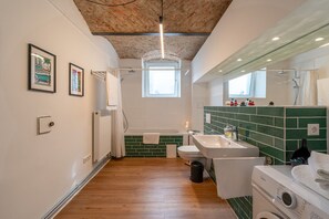 Hair dryer, towels - Stilvolles Apartment im Bergmannkiez (Berlin)