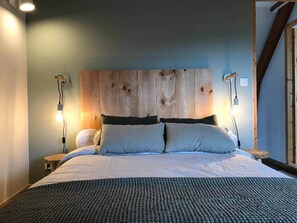 4 bedrooms, iron/ironing board, free WiFi
