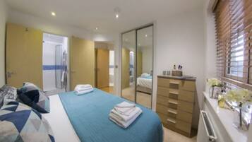 2 bedrooms, iron/ironing board, free WiFi, bed sheets