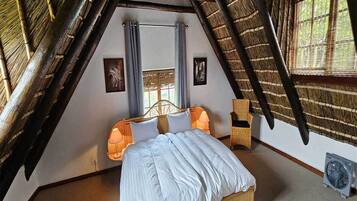 3 chambres, coffres-forts dans les chambres, bureau