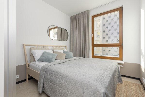 1 bedroom, bed sheets