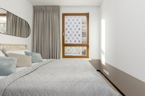 1 bedroom, bed sheets