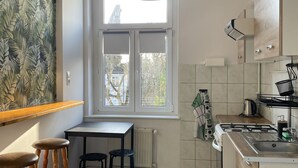 Apartment | Private kitchen | Mini-fridge, oven, stovetop, electric kettle - Happy Seagull (Sopot)