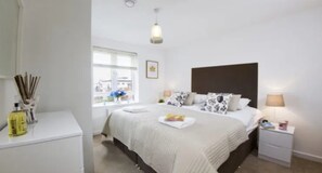 2 bedrooms, iron/ironing board, free WiFi, bed sheets - Elstree - lovely 2 bedroom, 2 bathroom apartment (Elstree)