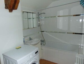 Handtücher, Seife, Toilettenpapier