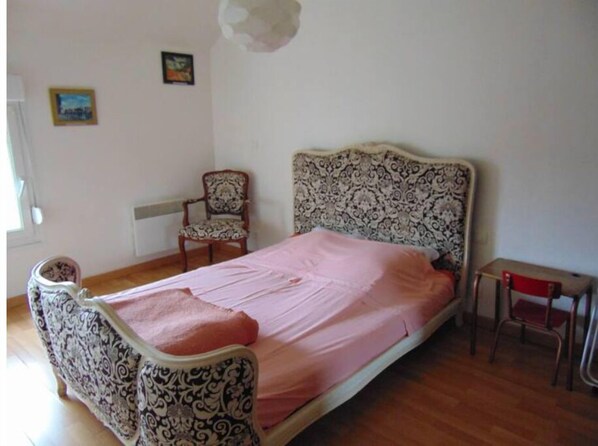2 chambres, lit parapluie, Wi-Fi gratuit, draps fournis