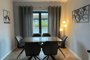 Dining - Ferienhaus Elisa, Haus mit Kamin, Sauna, Terrasse (Dranske)