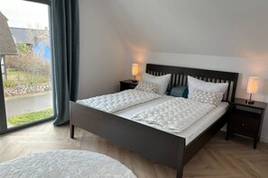 3 bedrooms, iron/ironing board, travel cot, free WiFi - Ferienhaus Elisa, Haus mit Kamin, Sauna, Terrasse (Dranske)