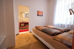 WiFi, bed sheets - If you are looking for old town flair and beautiful walks (Meran)