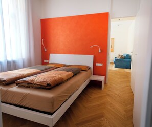 WiFi, bed sheets
