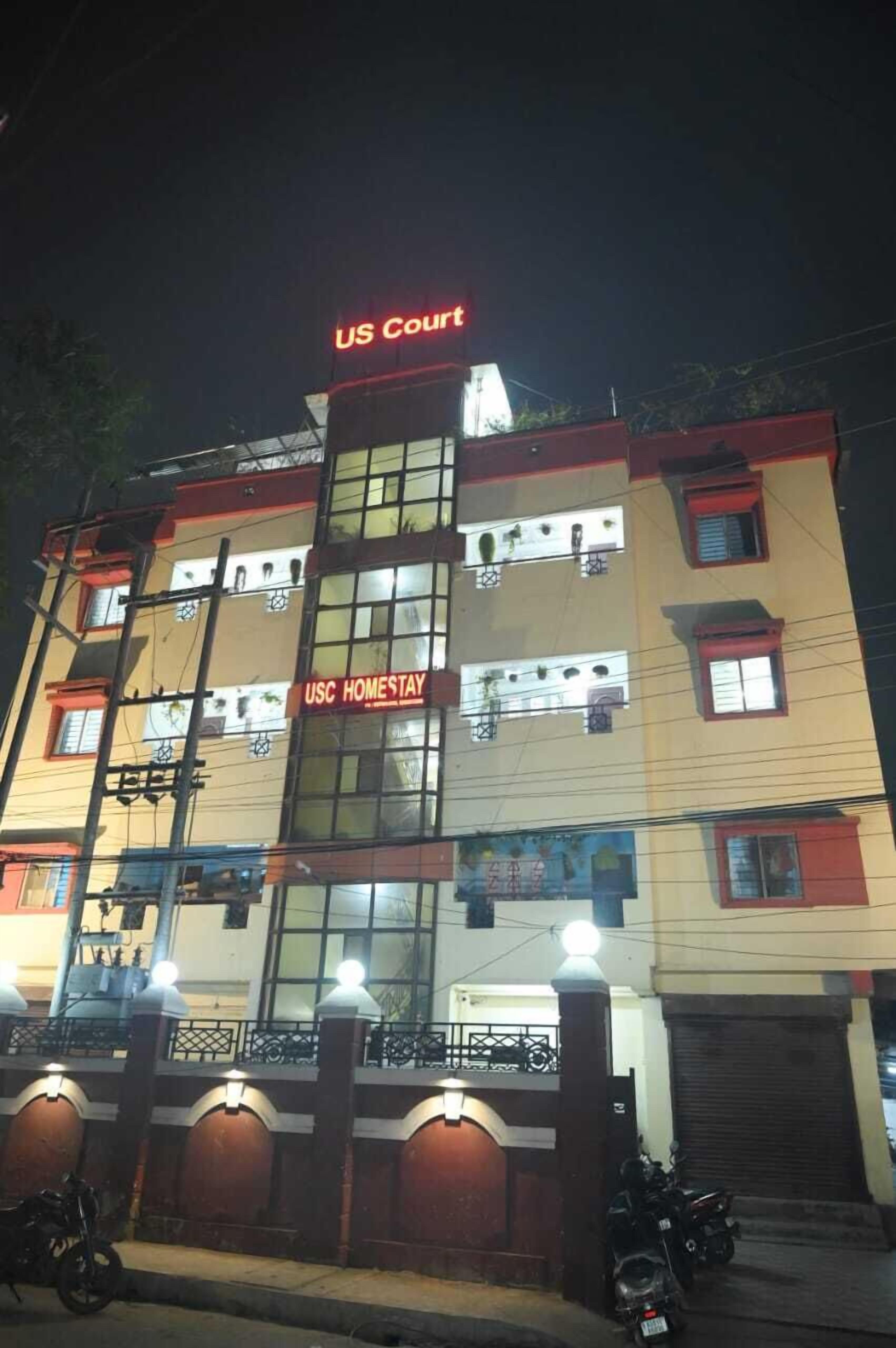 A multi-story building with signage for 'US Court' and 'USC HOMESTAY.'