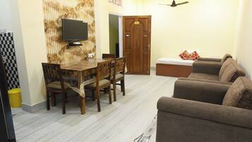 Studio Suite Cao cấp | Khu phòng khách