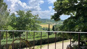 Land view from property - Podere Orzale Agri b&b (Casciana Terme Lari)