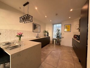 Private kitchen - Georgian Townhouse on the beach (Worthing)