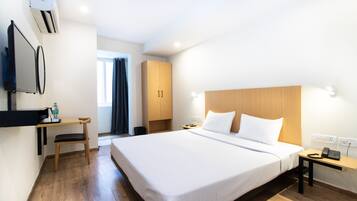 Deluxe Double Room | Desk, laptop workspace, free WiFi