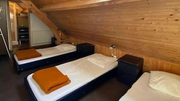 13 Schlafzimmer, Bügeleisen/Bügelbrett, Reisekinderbett