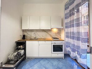 Fridge, oven, stovetop, dishwasher - Vacation home with hot tub: exe napoli stadium apartment (Napoli)