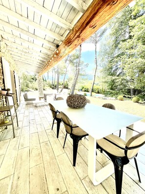Outdoor dining