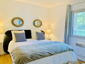 4 chambres, fer et planche à repasser, Wi-Fi, draps fournis