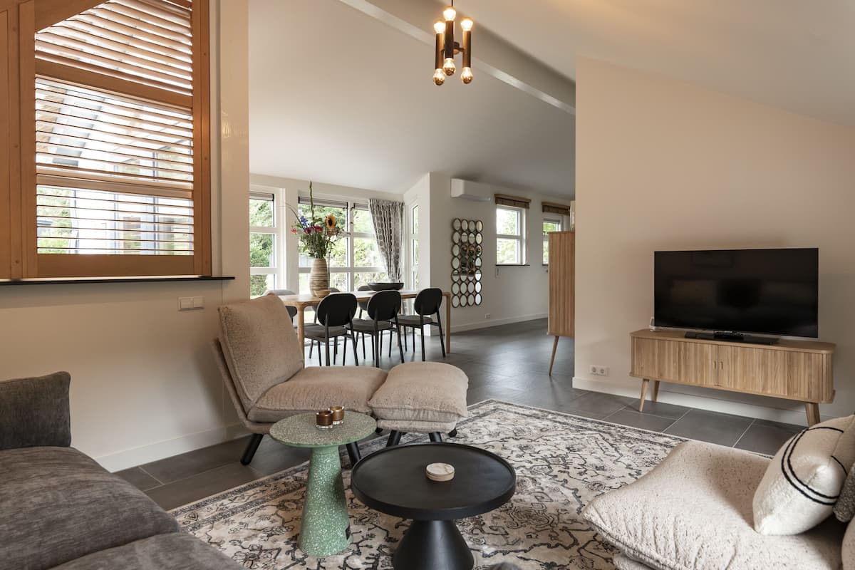 4 persons Holiday home | Área de sala de estar | Televisión de pantalla plana y piso con calefacción