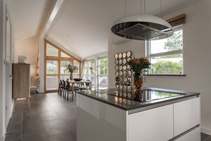 4 persons Holiday home | Cozinha privada | Micro-ondas, fogão, cooktop, lava-louças